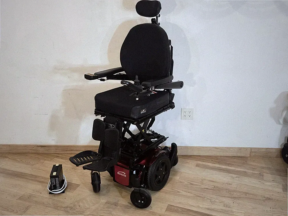 Quickie Q300M Mini Power Wheelchair, With Power Lift, Tilt,Leg,Recline, 0 Miles